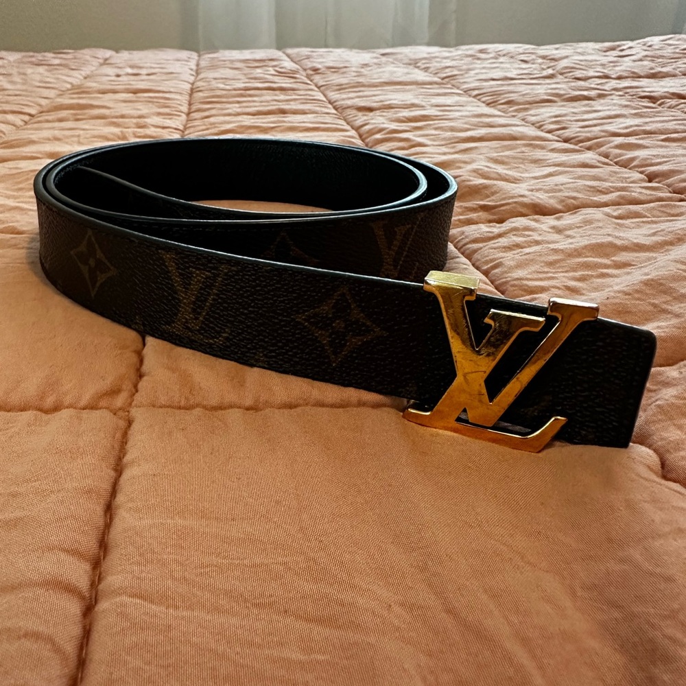 Luxury Louis Vuitton Black and Gold Belt